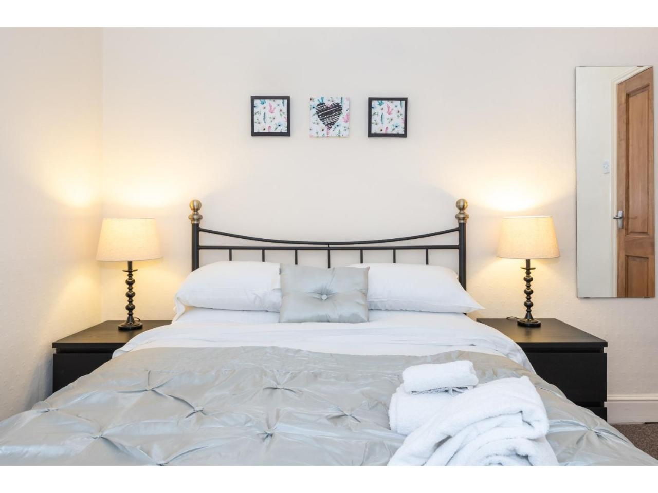 ヨークBeautiful 2 Bed With Free Parking - Pass The Keysアパートメント エクステリア 写真