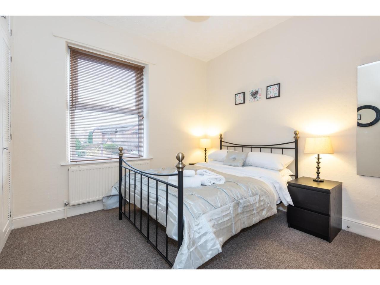 ヨークBeautiful 2 Bed With Free Parking - Pass The Keysアパートメント エクステリア 写真