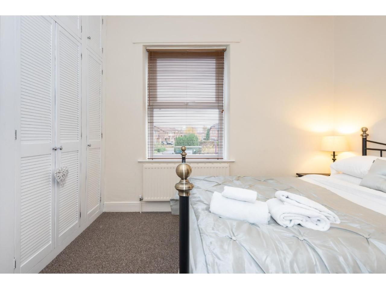 ヨークBeautiful 2 Bed With Free Parking - Pass The Keysアパートメント エクステリア 写真